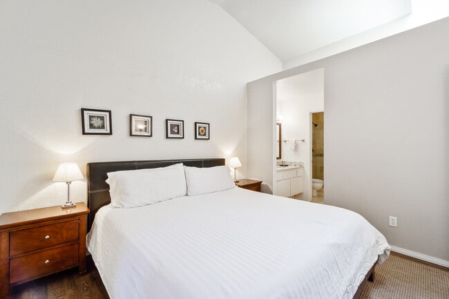 Foto del edificio - 16 Corniche Dr