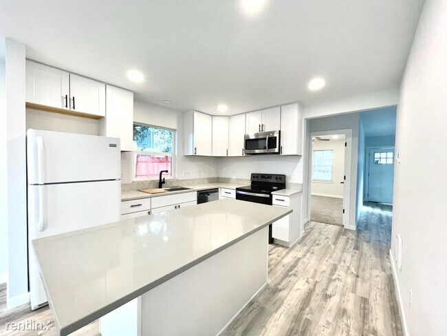 Building Photo - 2 br, 1 bath House - 1323 NE 118th Ave