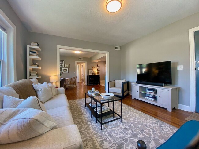 Building Photo - South Plaza Apartments