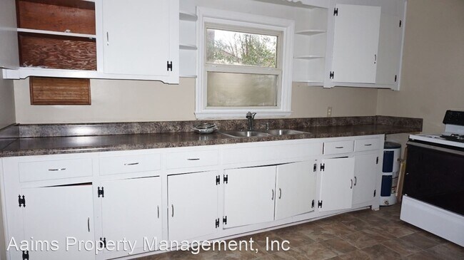Building Photo - 3 br, 1 bath House - 5210 Walnut Drive