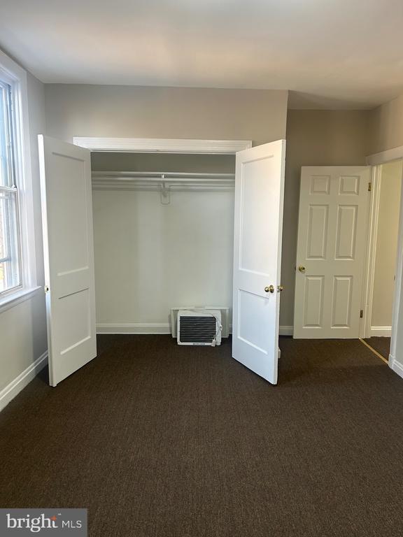 Building Photo - 3800 W Forest Park Ave