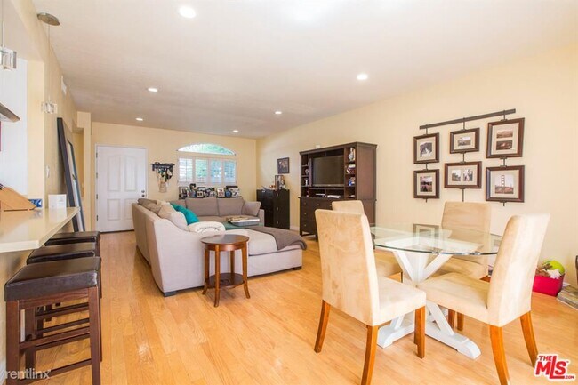 Foto del edificio - 2 br, 3 bath Condo - 1239 23rd St Unit 2
