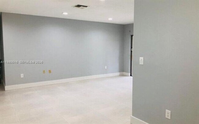 Building Photo - 930 Benevento Ave