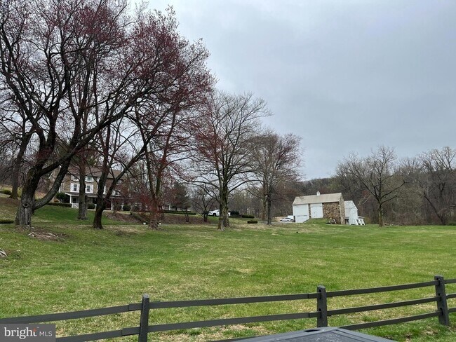 Foto del edificio - 465 Clothier Springs Rd