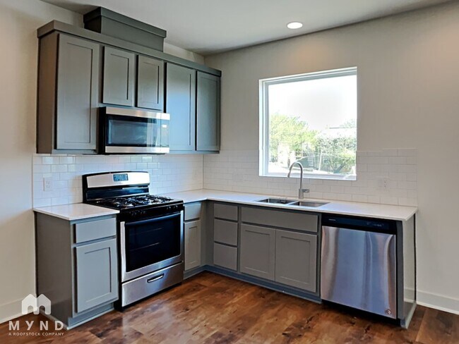 Foto del edificio - 3007 E 12th St