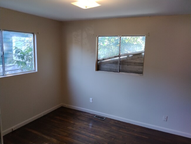 Building Photo - 1213 Wharton Ave