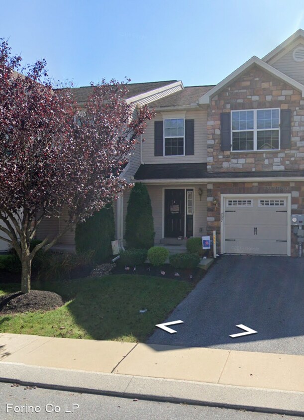 3 br, 2.5 bath House 207 Caramist Circle House Rental in Sinking