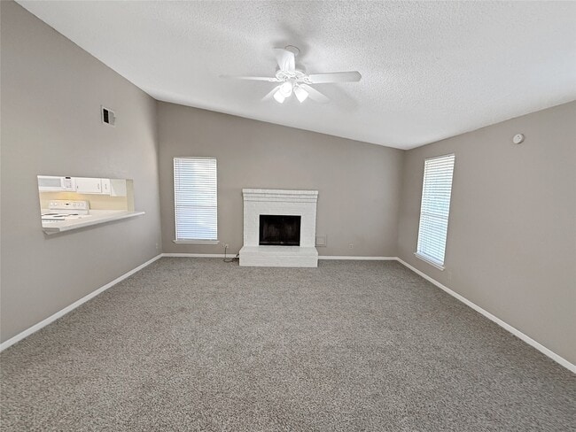 Foto del edificio - 14411 Cypress Leaf Dr