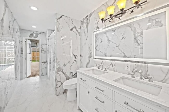 Building Photo - 20951 Chisolm Way