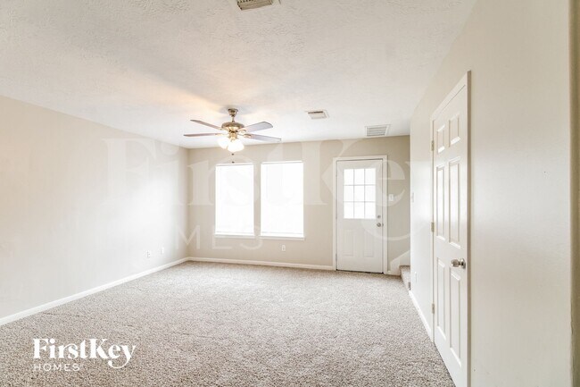 Foto del edificio - 6402 Mountain Pines Ln