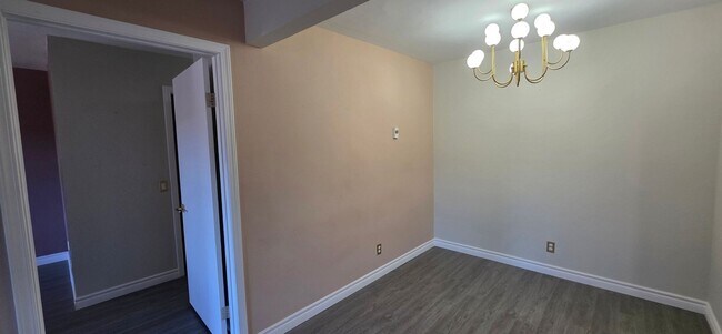 Foto del edificio - 2920 Briarwood Rd