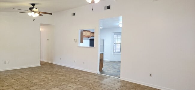 Foto del edificio - 1087 Desert Shield St