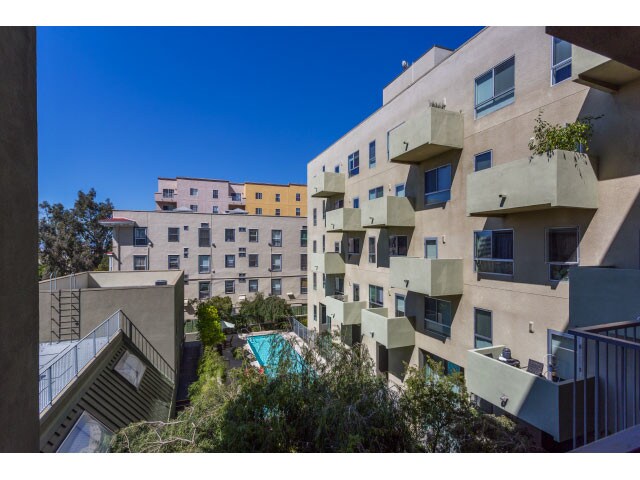 Foto principal - 1131 W 5th St