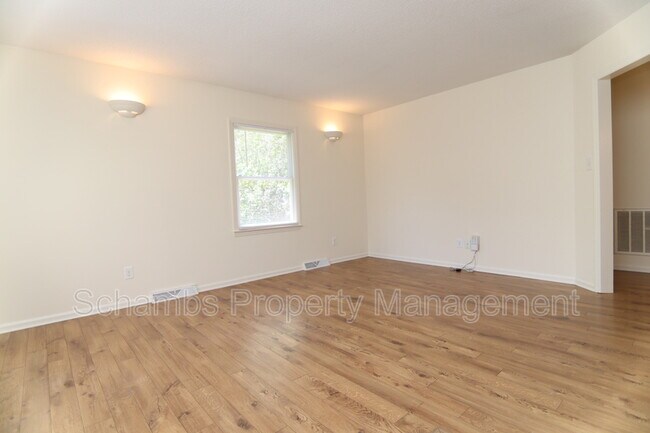 Building Photo - 6114 Deerwood Pl