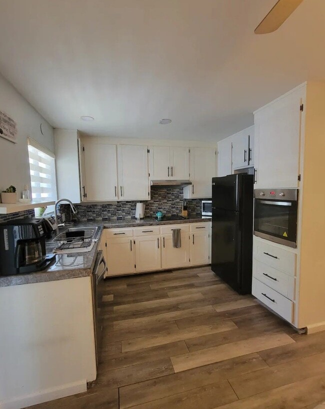 Building Photo - 1047 Coldwell Ave