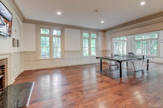 Building Photo - 423 Sayre Dr