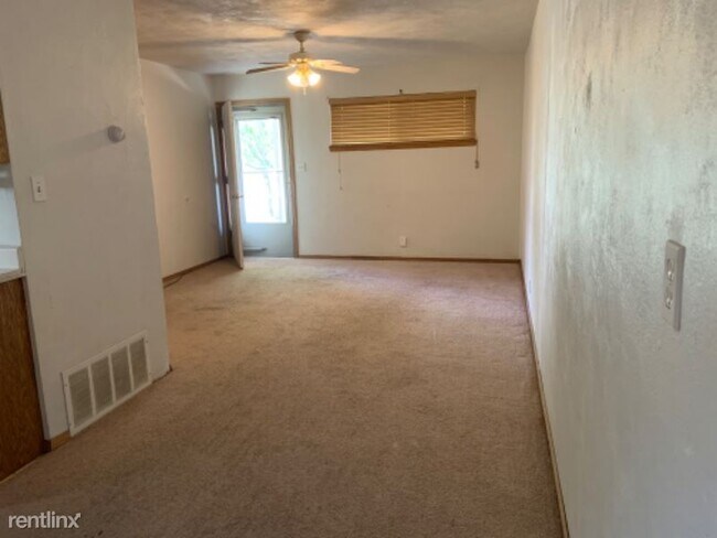 Foto del edificio - 1 br, 1 bath Apartment - 530 S Seward Ave
