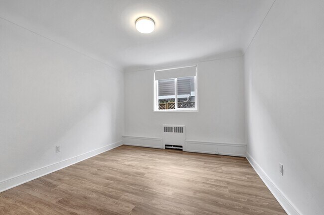 Photo du bâtiment - The Seacrest Apartments