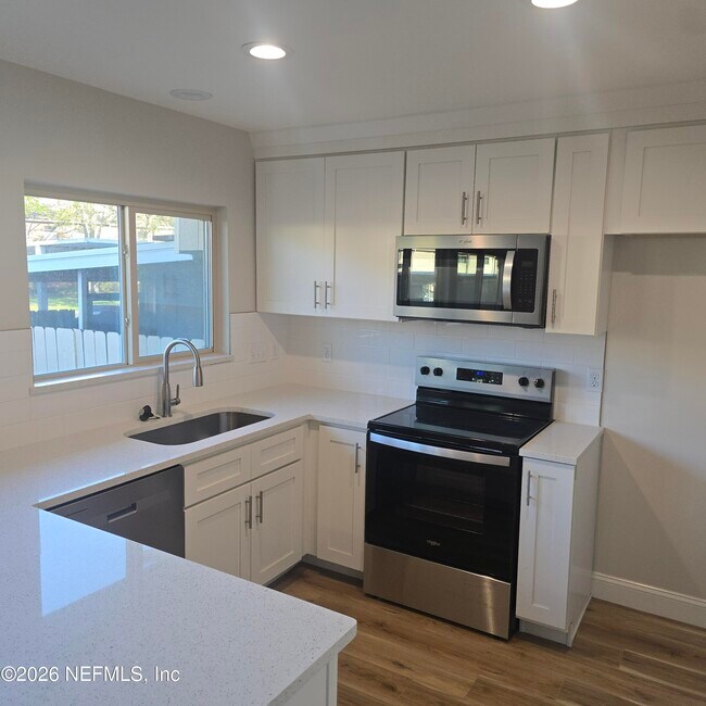 Foto del edificio - 8205 Kensington Square