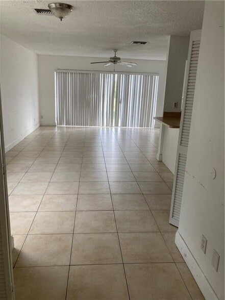Foto del edificio - 8985 NW 38th Dr