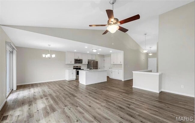 Building Photo - 4602 Siesta Dr