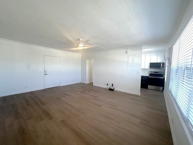 Building Photo - Updated 1 Bedroom 1 Bath Condo - Steps from Fort Lauderdale Beach!
