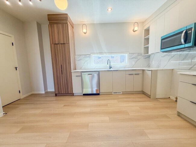 Photo du bâtiment - 3.0 bedroom in Edmonton Alberta T5G 1G1