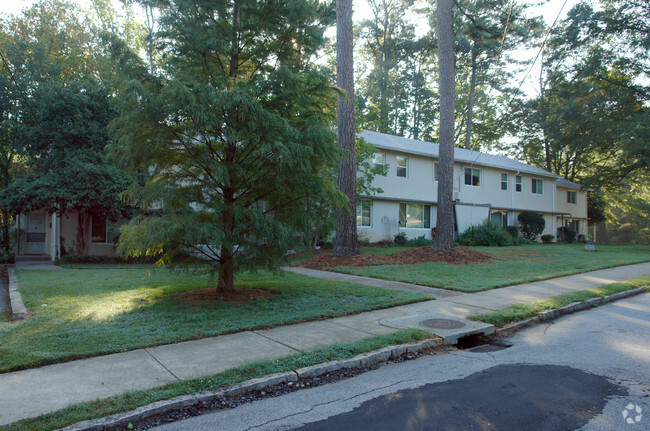 Foto del edificio - Emory Woods Apartments