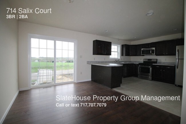 Building Photo - 714 Salix Ct