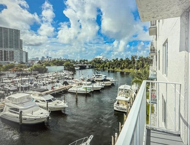 Foto del edificio - 1720 NW N River Dr