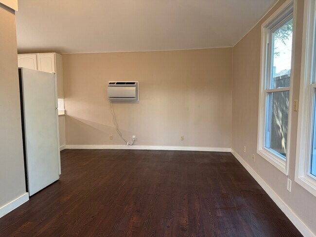 Interior, showing A/C + heating unit - 3925 Gaspar Dr