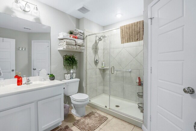 Foto del edificio - **Stunning 4BR/3BA Home with Dual Primary Ensuites & Modern Upgrades!**