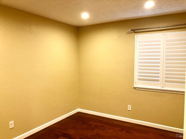 Building Photo - 648 Claudius Way