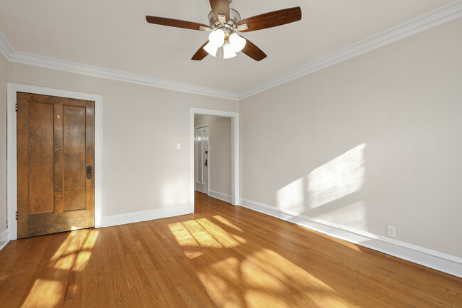Building Photo - 1706 W Cornelia Ave