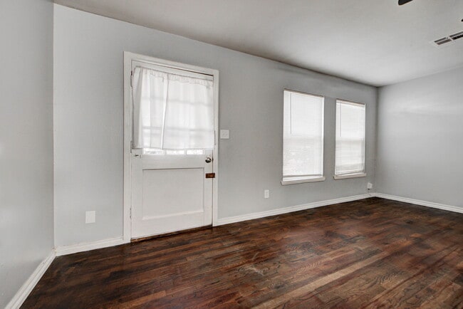 Photo - 1110 W Apache St House