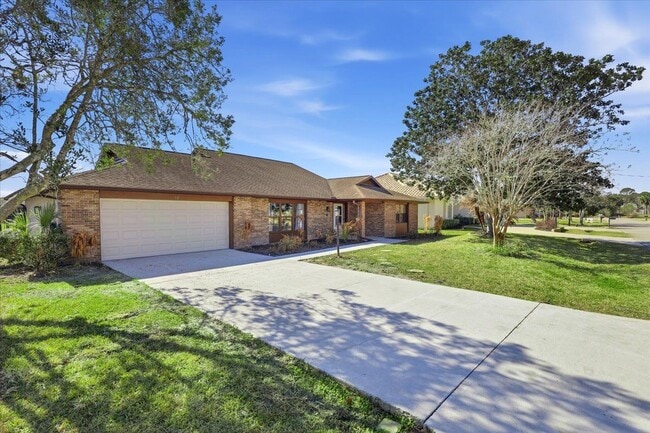 Building Photo - 10 Flametree Ct