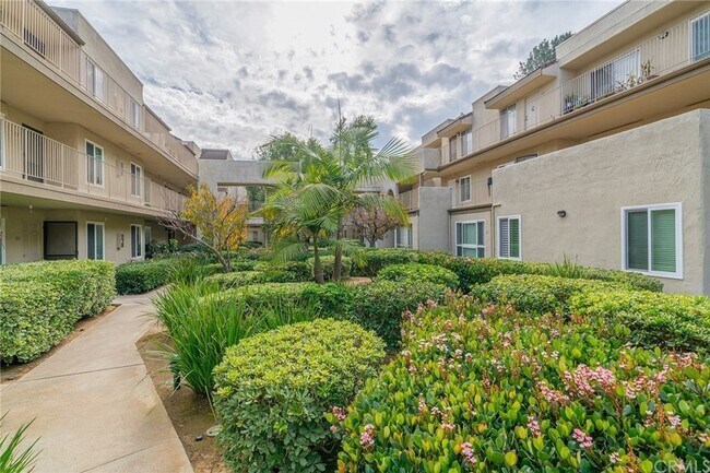 Courtyard - 13754 Mango Dr