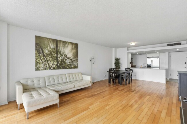 Foto del edificio - 5599 Collins Ave