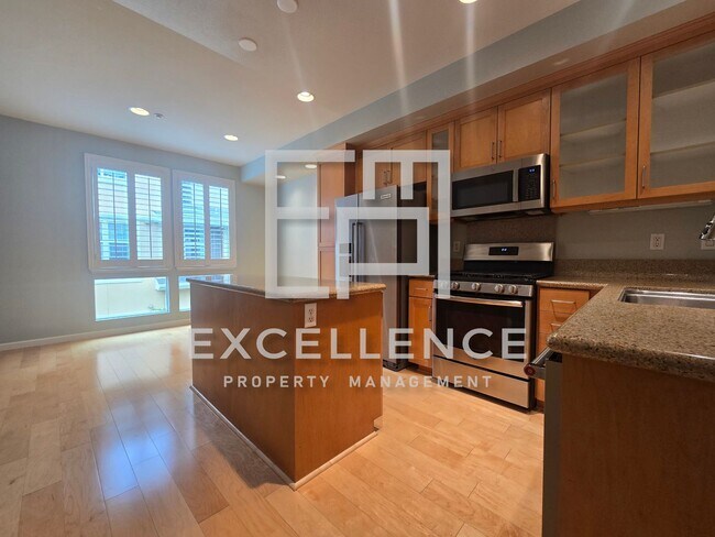 Foto del edificio - 2/2.5, 2 Car Tandem Garage, 2 En-Suite Bedrooms, Washer and Dryer - Japan Town