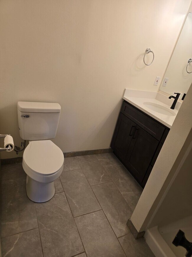 Foto del edificio - 1bed 1bath Home in Tacoma with lots of parking and W/D