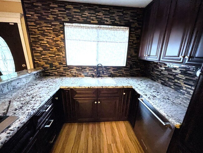 Building Photo - Coming soon! 3 bed, 2 Bath in centrally located community of Redlands
