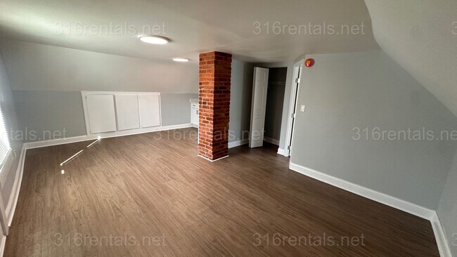 Foto del edificio - $850 - 1 bed 1 bath - Beautiful newly renovated Multi-family home located in Delano