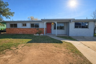 Building Photo - 2402 Greenwood St