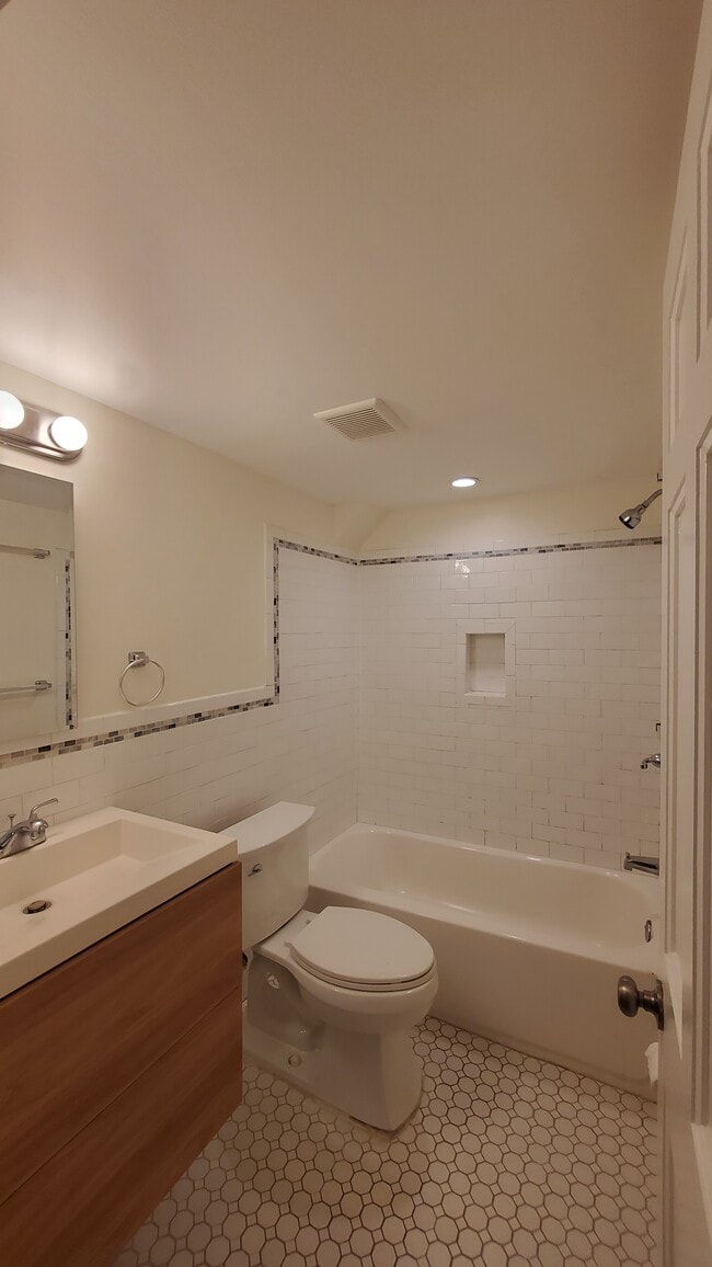 Bathroom - 2140 Secoffee St