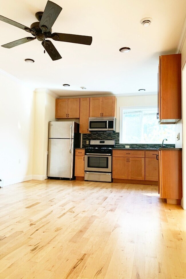 Photo - 158 North St Apartment