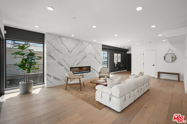 Foto del edificio - 715 N Alfred St