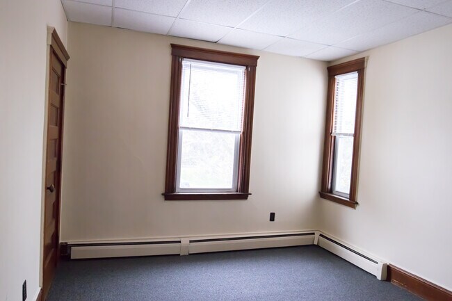 Building Photo - 13 Beaver St