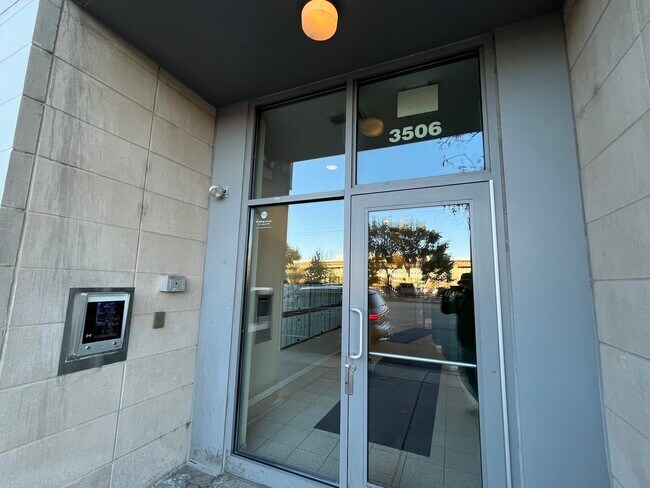 Foto del edificio - 3506 S State St