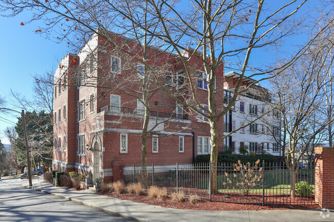 Building Photo - Aston Apartments