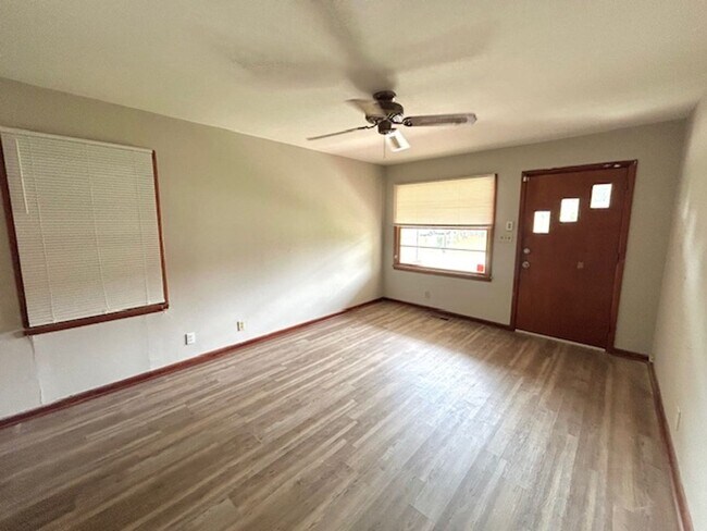 Foto del edificio - Charming 3-Bedroom Home in Huntsville